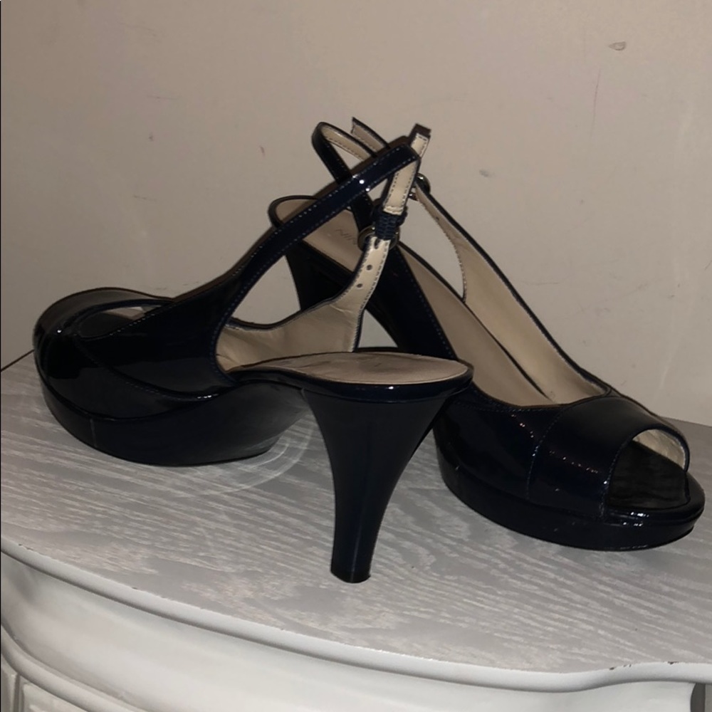 Blue pumps